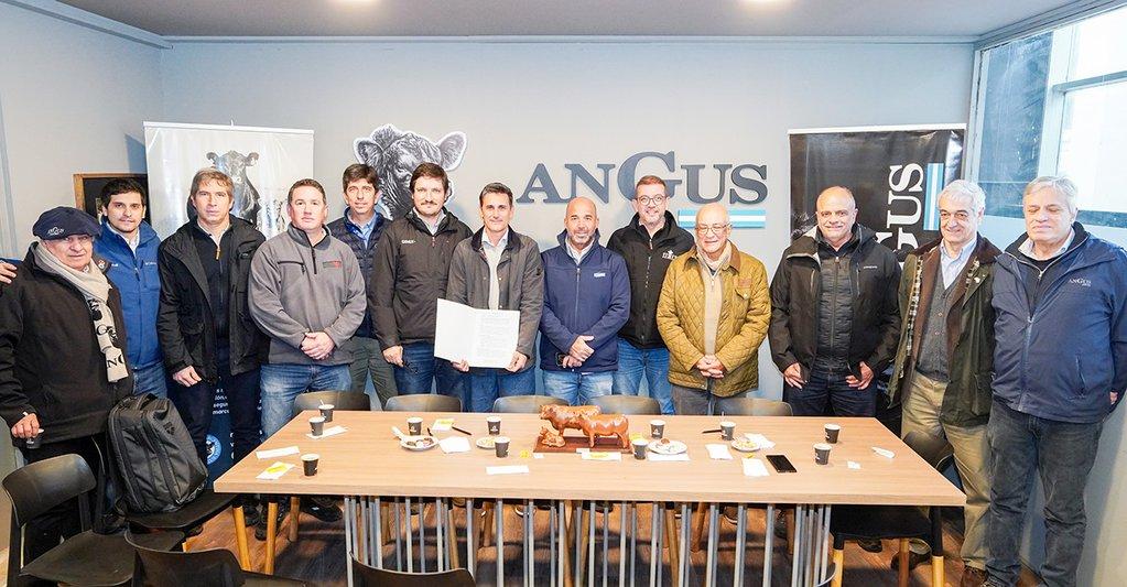 Angus firmó un convenio con Centros de Inseminación para ampliar sus programas de registros